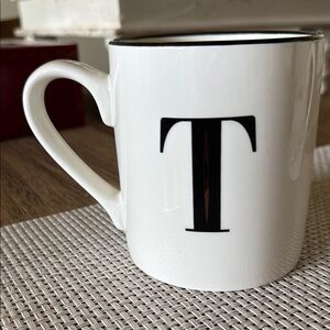 Letter T Mug-black and white Threshold from Target